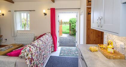 YORK, THORGANBY FARM COTTAGES,YORK /SELF CATERING ,FAMILY & PET FRIENDLY.PARKING