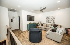 Interior - The Gathering Place by Freedom Vacation Rentals (Washington)