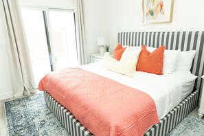 Casa geminada, 4 quartos | 4 quartos, individualmente decorados, individualmente mobiliados