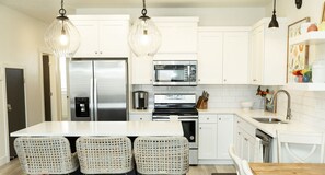 Townhome, 4 Bedrooms | Private kitchen