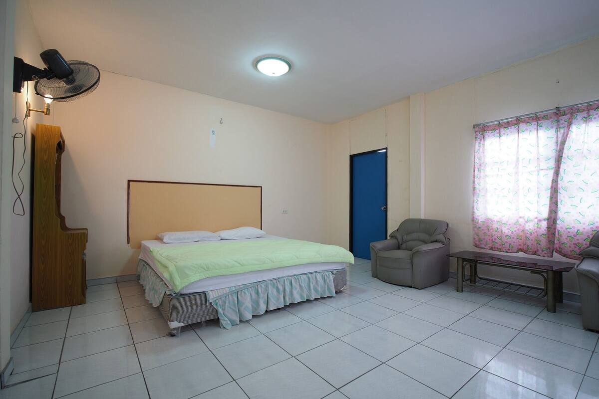 Desk, free WiFi, bed sheets