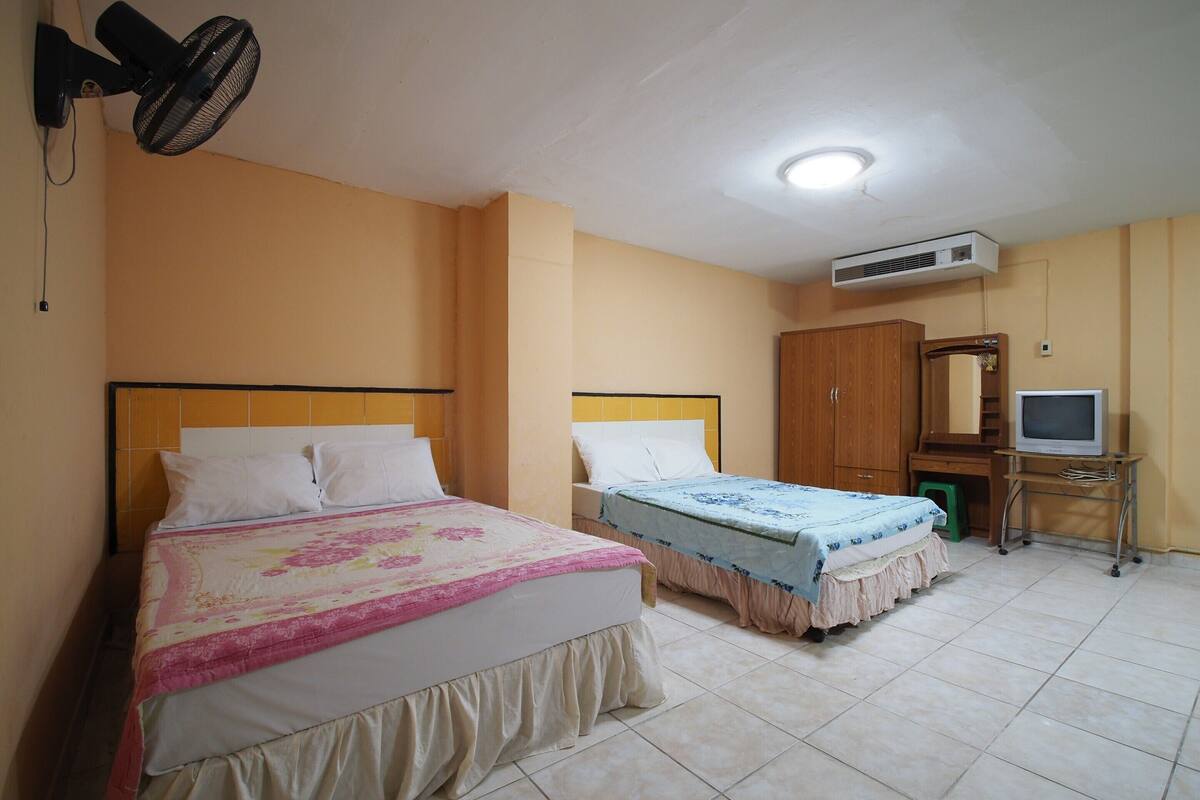 Desk, free WiFi, bed sheets