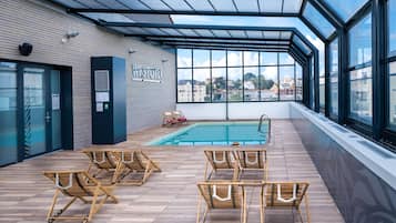 Indoor pool, pool loungers