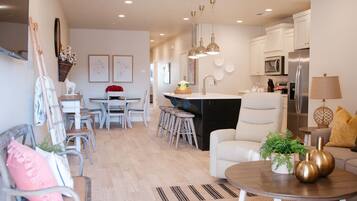 Condo, 2 Bedrooms | Living room