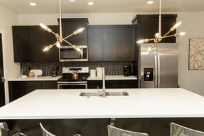 Condo, 2 Bedrooms | Private kitchen