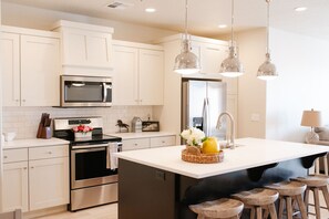 Condo, 2 Bedrooms | Private kitchen
