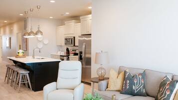 Condo, 2 Bedrooms | Living room