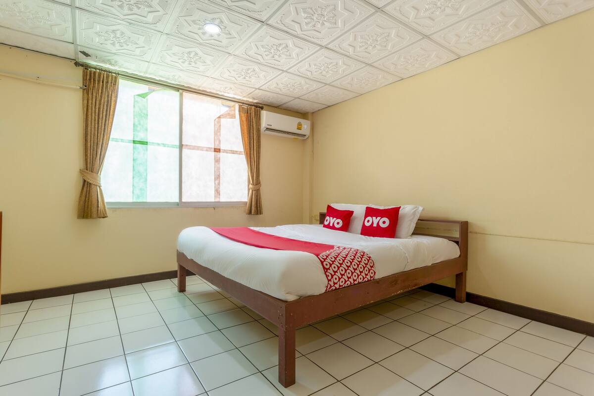 Standard Double Room | Desk, free WiFi, bed sheets