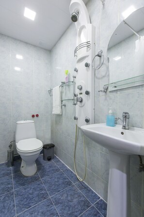 City Apartment, 2 Bedrooms | Bathroom | Shower, hair dryer, towels, soap - Umba Apartment N1 (Yerevan)