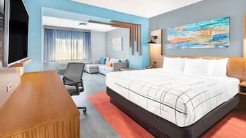 Suite, 1 letto king, non fumatori | Una scrivania, postazione laptop, ferro/asse da stiro, Wi-Fi gratuito