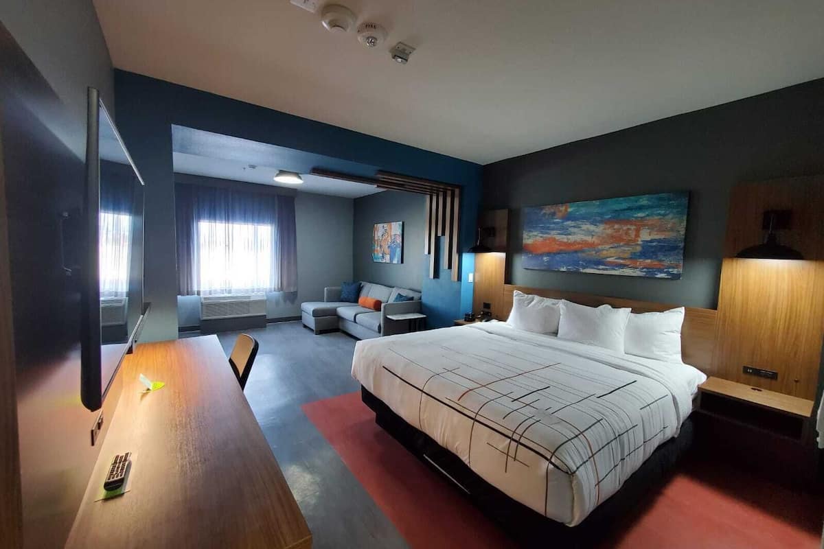 desk, laptop workspace, iron/ironing board, free wifi