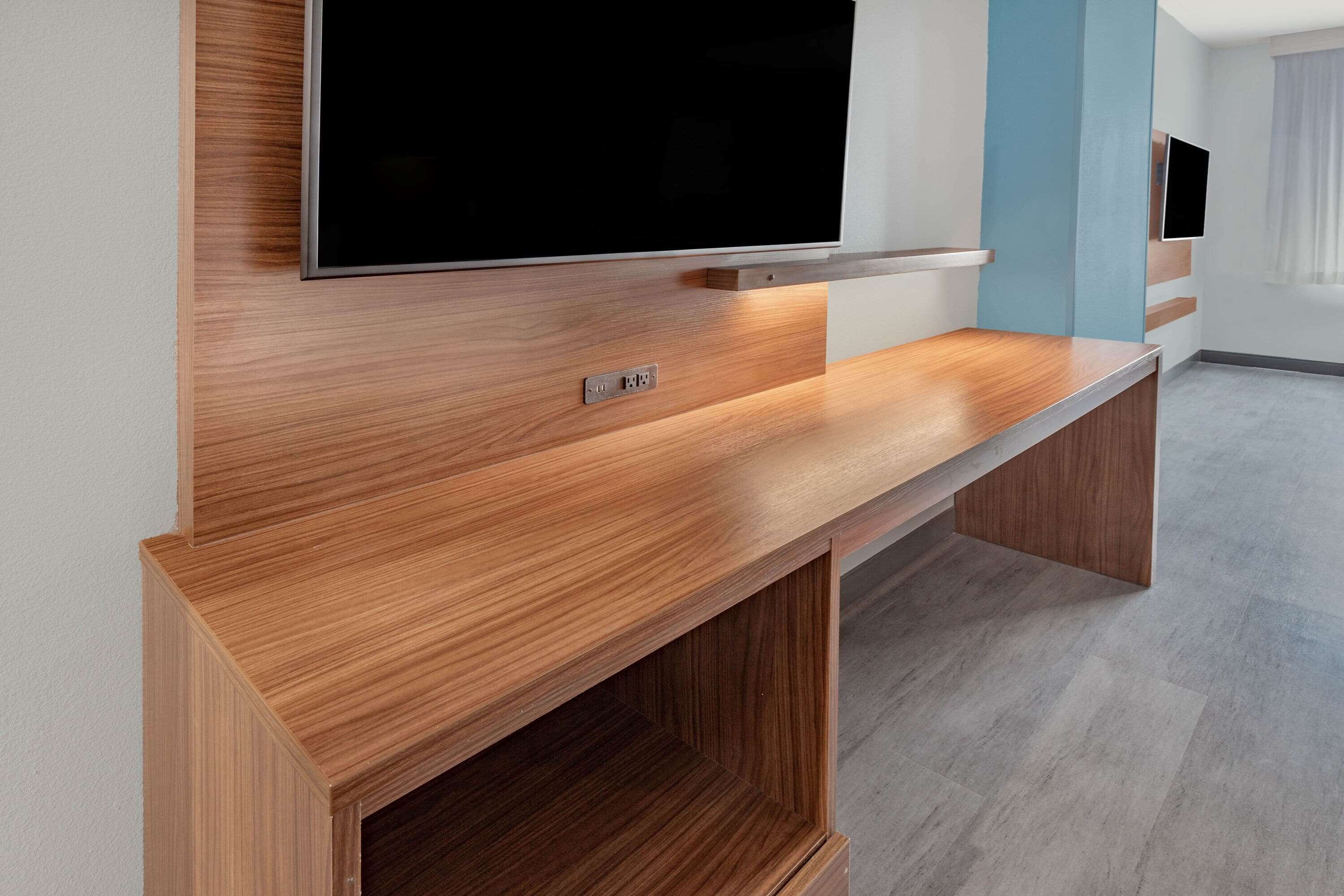 desk, laptop workspace, iron/ironing board, free wifi