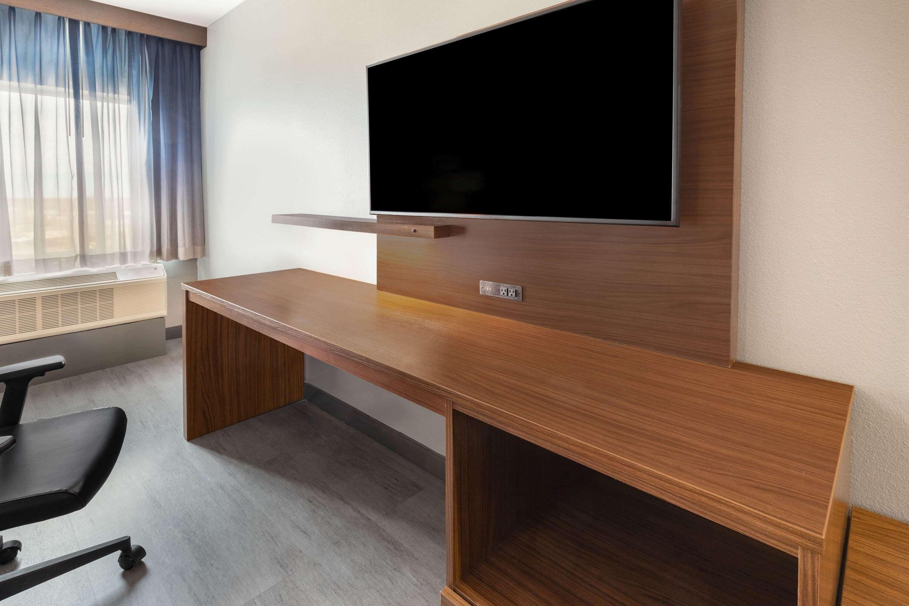 desk, laptop workspace, iron/ironing board, free wifi