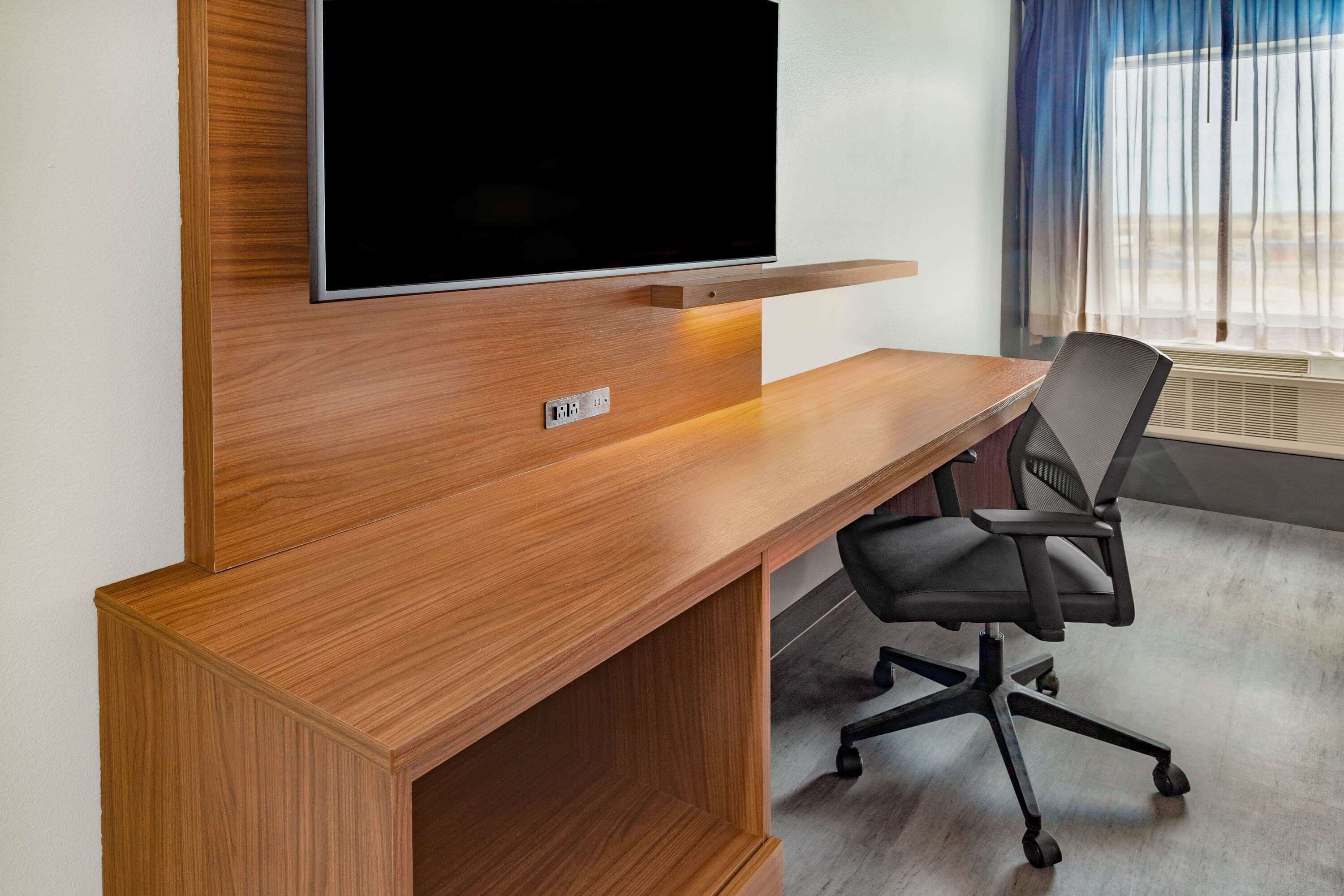 desk, laptop workspace, iron/ironing board, free wifi