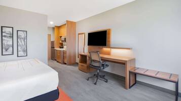 Desk, laptop workspace, iron/ironing board, free WiFi