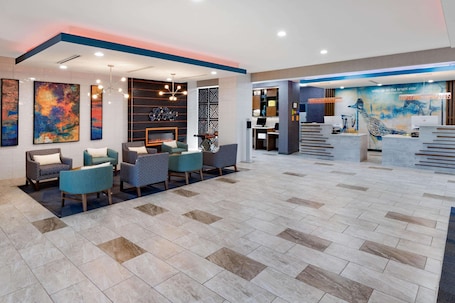 Lobby. La Quinta Inn & Suites by Wyndham Fort Stockton Northeast