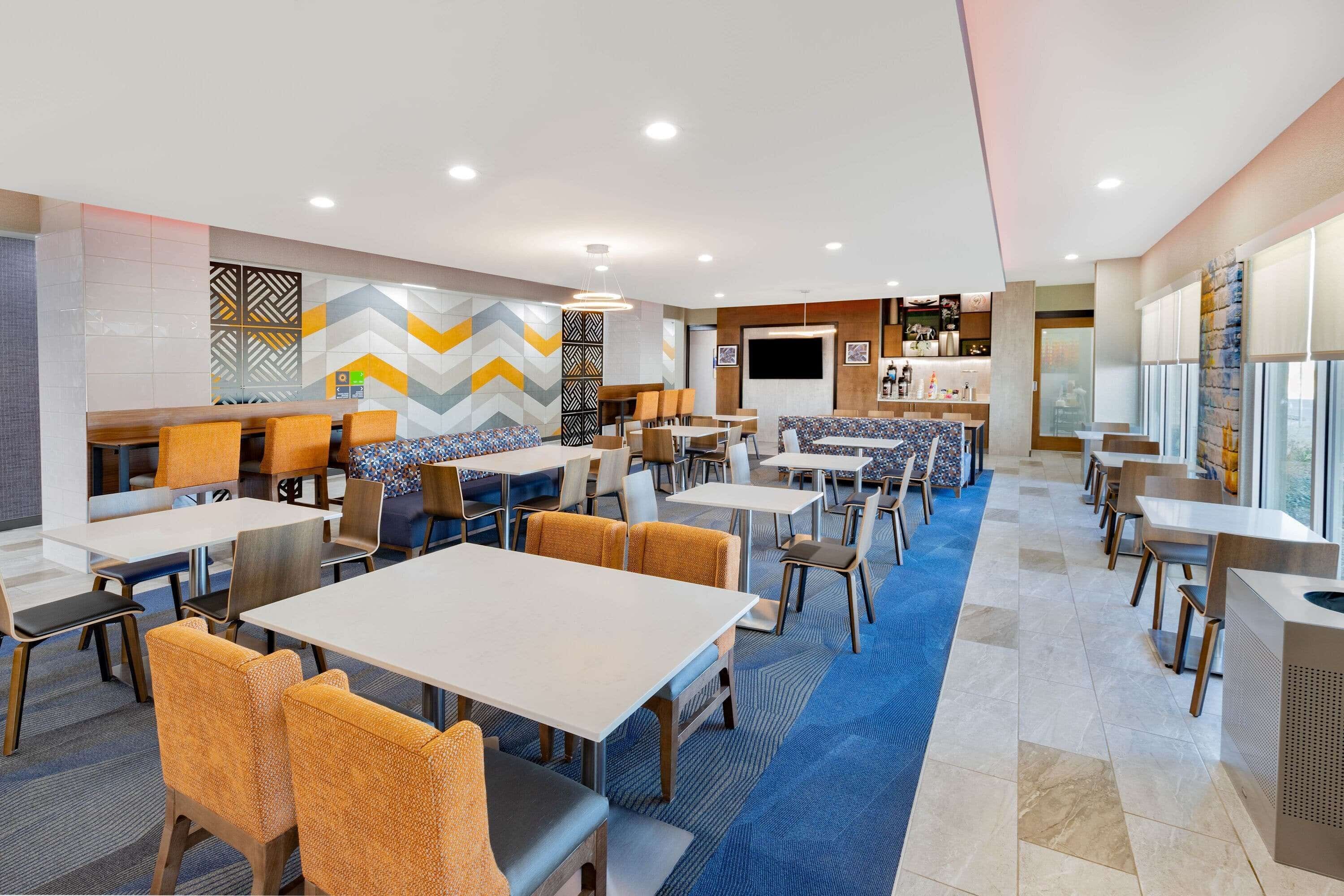 free buffet breakfast