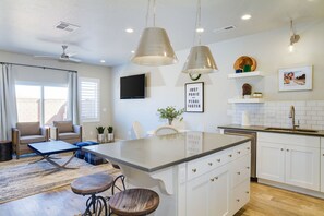 Townhome, 4 Bedrooms | Private kitchen | Oven - Maverick by Freedom Vacation Rentals (Washington)