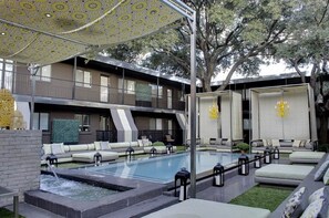 Kolam renang outdoor