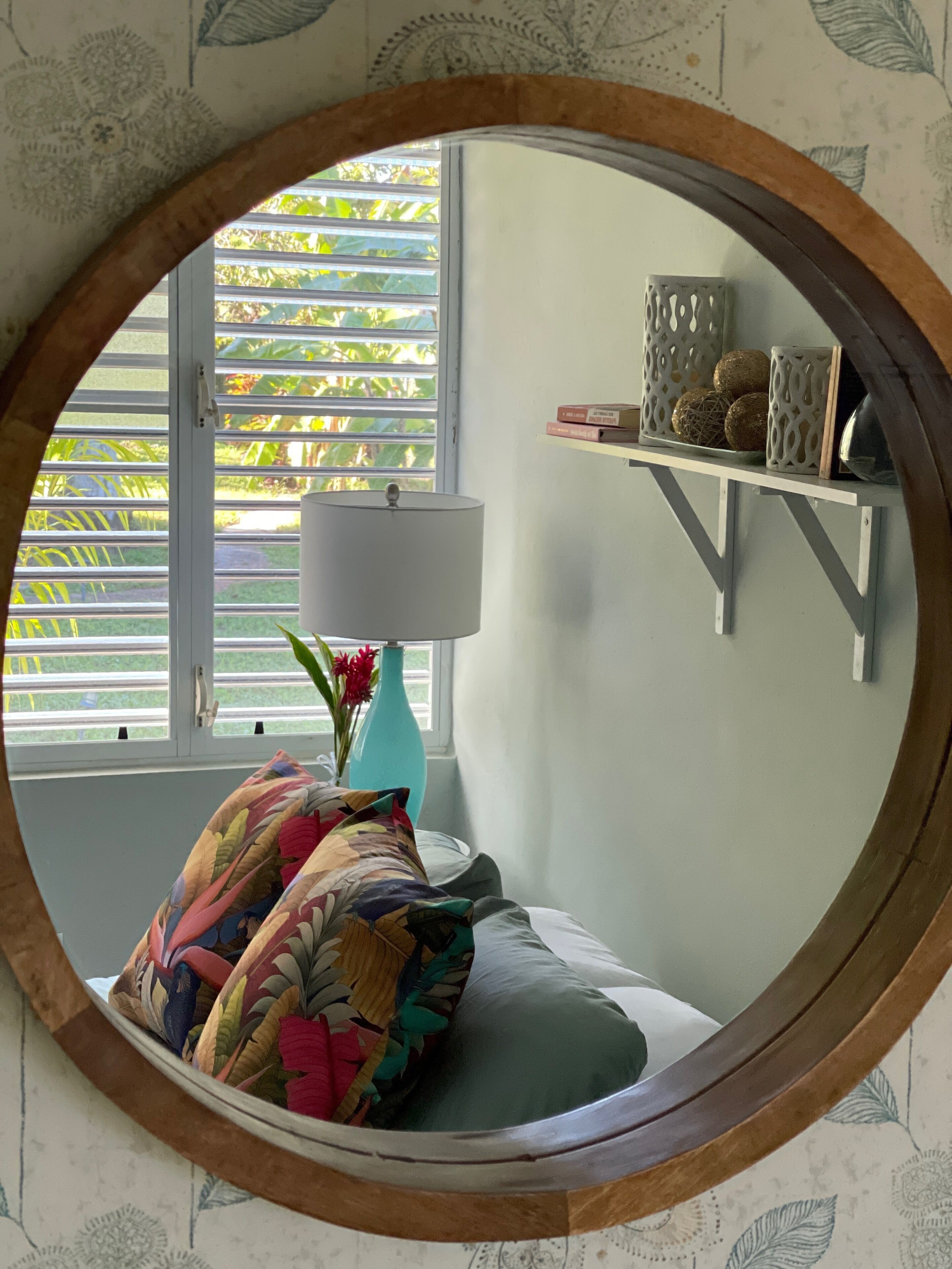 4 間睡房、房內夾萬、書桌、熨斗/熨衫板