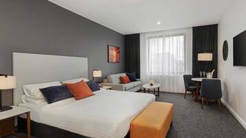 Habitación estándar, 1 cama King size | Ropa de cama de alta calidad y caja de seguridad en la habitación