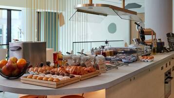 Daily buffet breakfast for a fee
