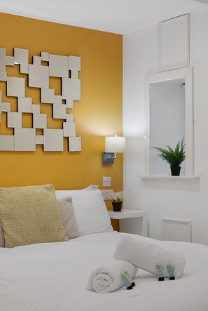 1 bedroom, iron/ironing board, WiFi, bed sheets - Central and modern private bedroom flat (Oxford)