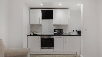 Refrigerador, microondas, horno, placa de cocina