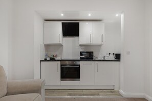 Refrigerador, microondas, horno, placa de cocina