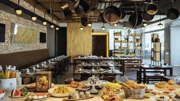 Desayuno buffet (MXN 370 por persona)