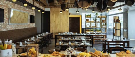 Desayuno buffet (MXN 370 por persona)