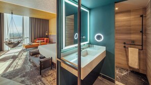 1 bedroom, minibar, in-room safe, desk