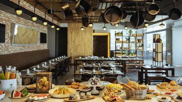 Petit déjeuner buffet servi tous les jours en supplément