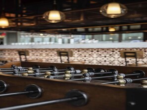 Bar (trong khuôn viên)