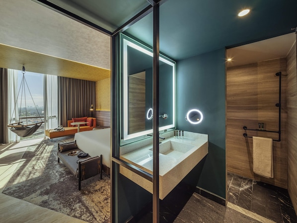 Superior Room, 1 King Bed | Minibar, in-room safe, desk, laptop workspace