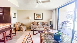 Smart TV, DVD player - Deluxe Garden view Luana Kai Resort B112 (Kihei)