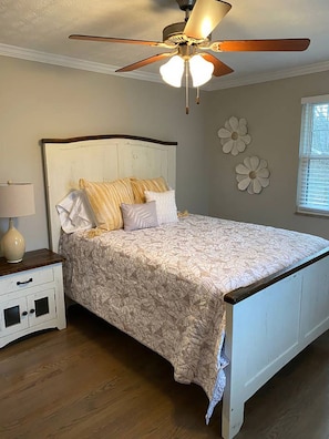 5 habitaciones, tabla de planchar con plancha y wifi gratis 