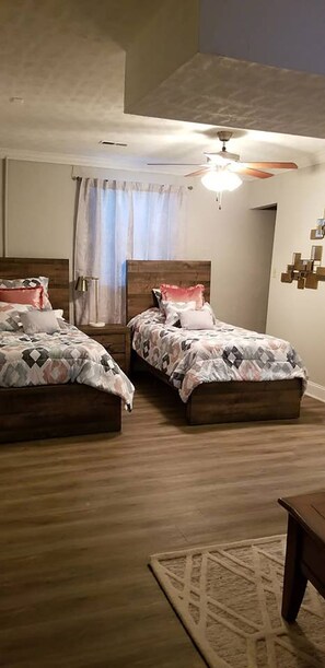 5 habitaciones, tabla de planchar con plancha y wifi gratis