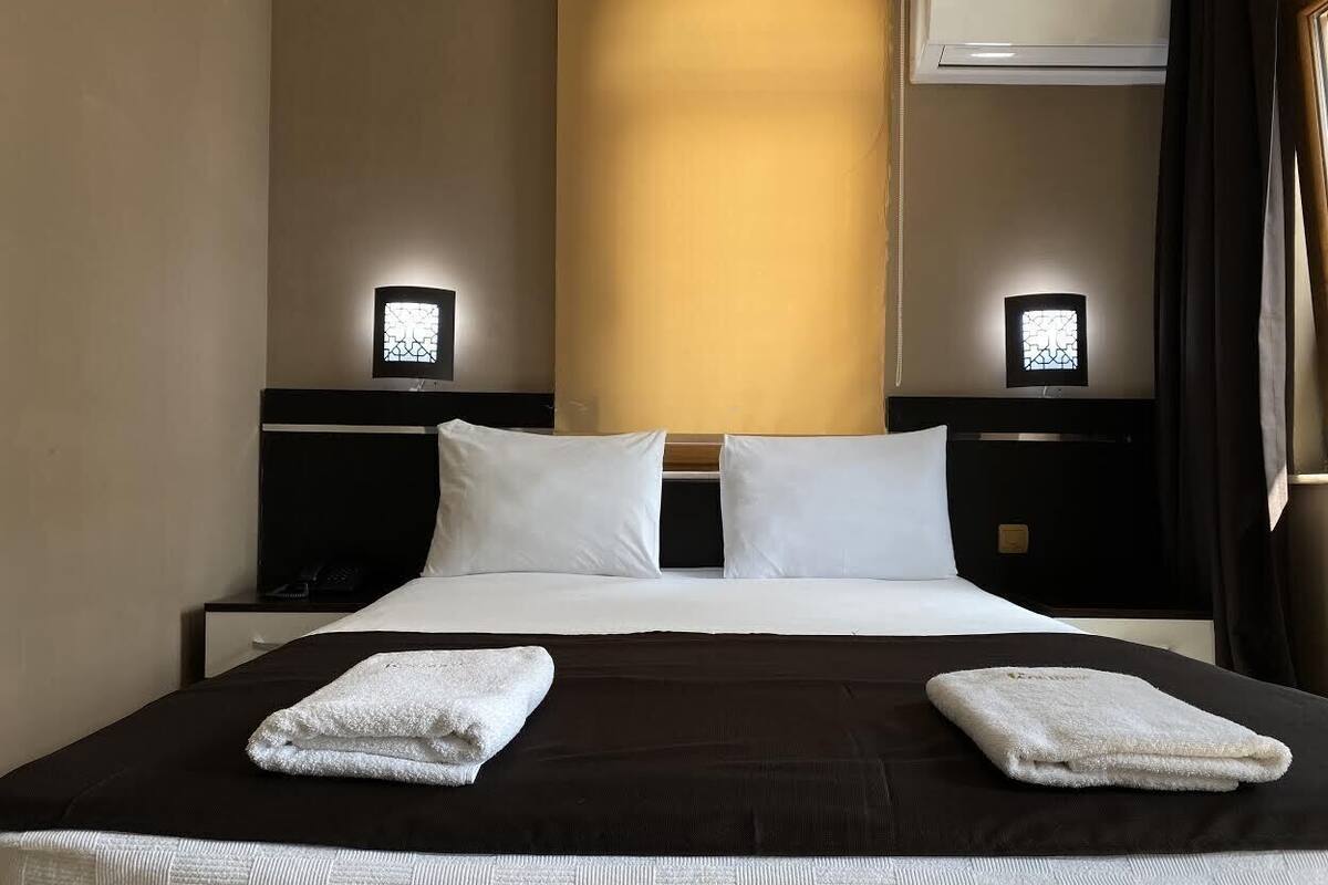 Hypo-allergenic bedding, in-room safe, desk, laptop workspace