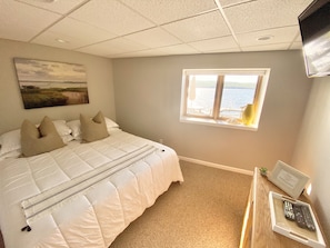 11 bedrooms, iron/ironing board, free WiFi, bed sheets