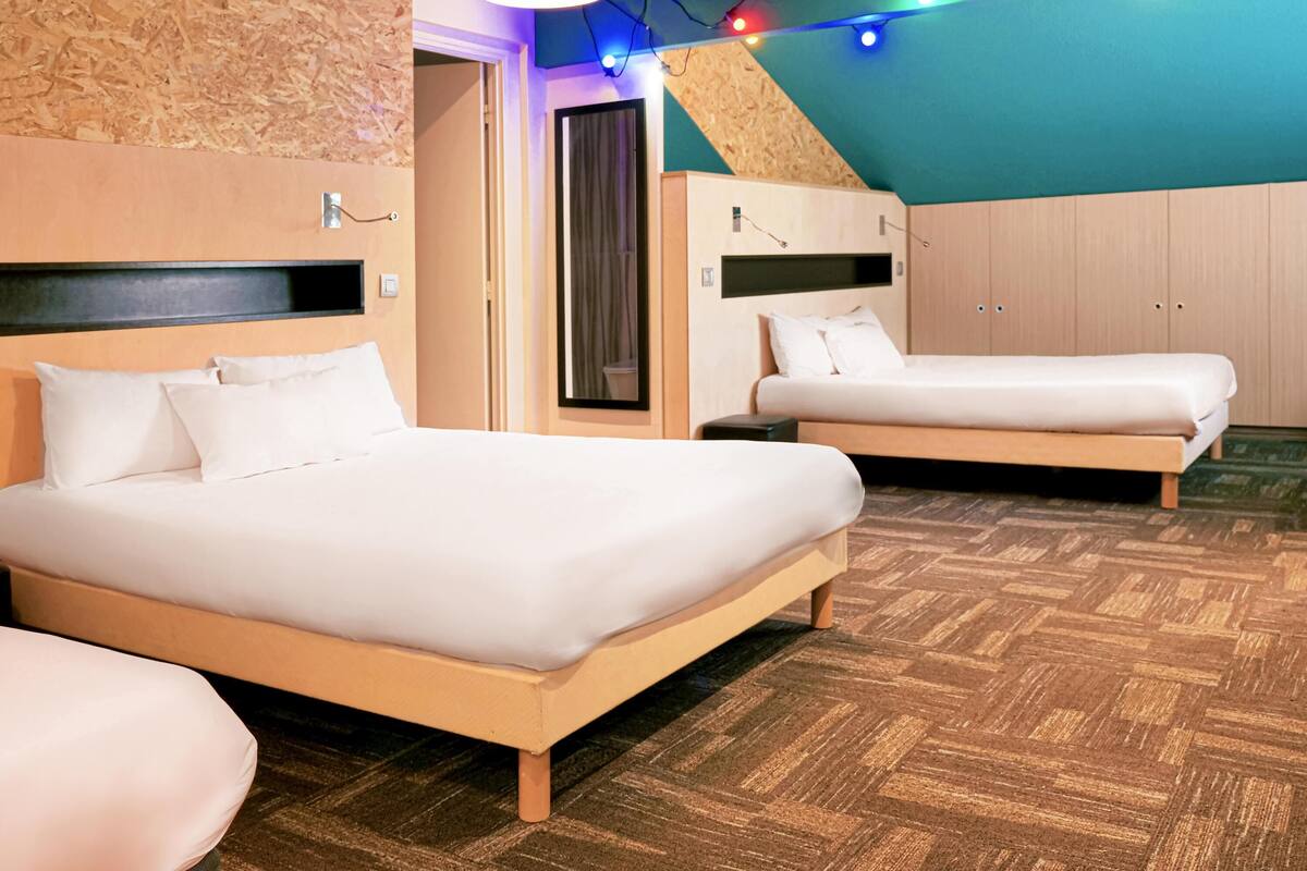 Familiekamer (4 people) | Een bureau, gratis wifi, beddengoed