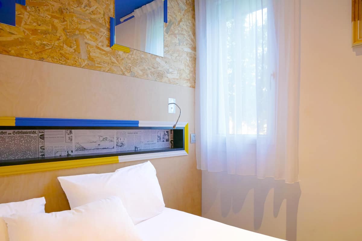 Desk, free WiFi, bed sheets
