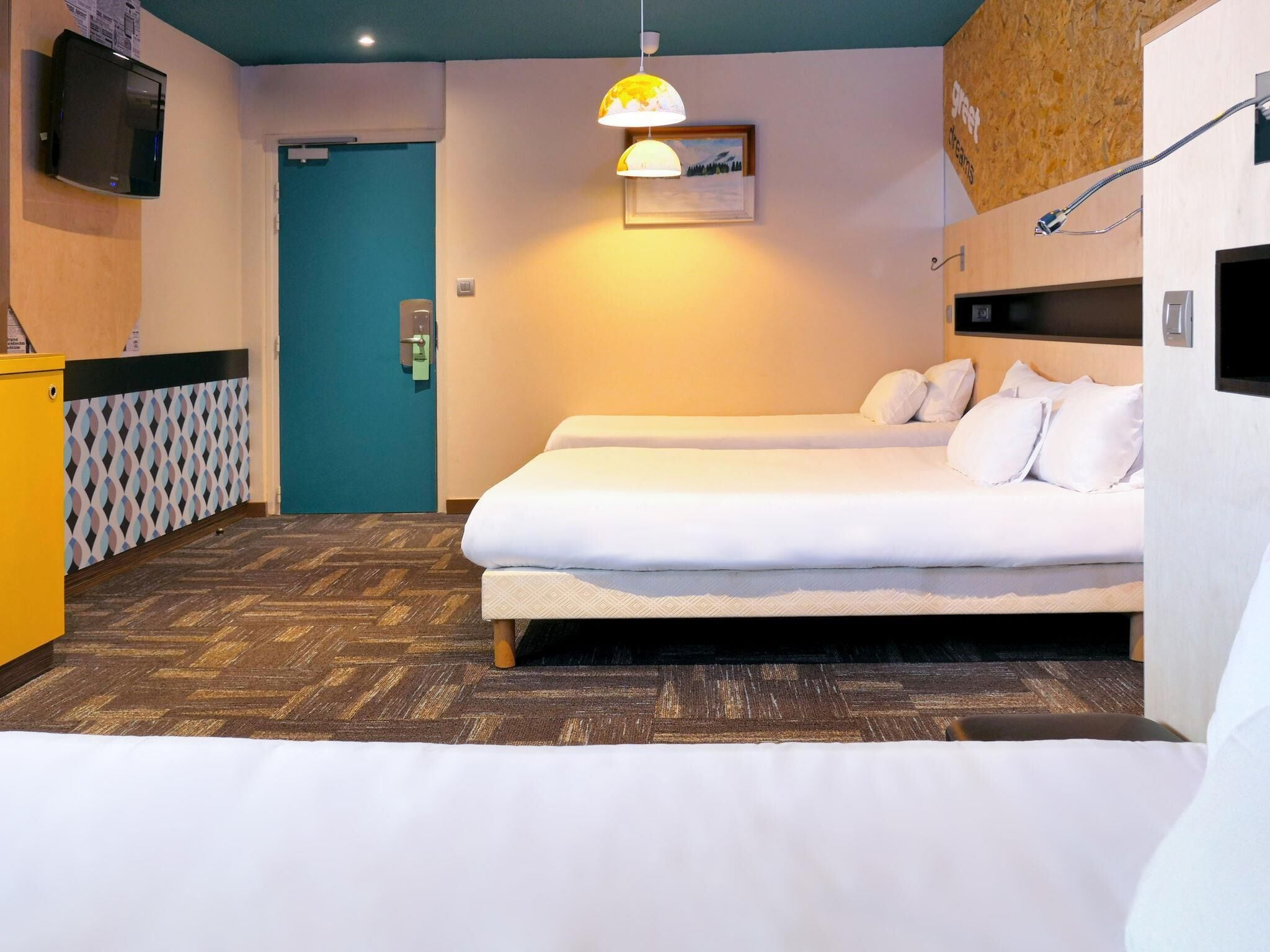 Habitación familiar (4 people) | Escritorio, wifi gratis y ropa de cama 