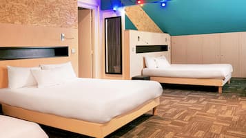 Quarto família (4 people) | Escrivaninha, Wi-Fi de cortesia, roupa de cama