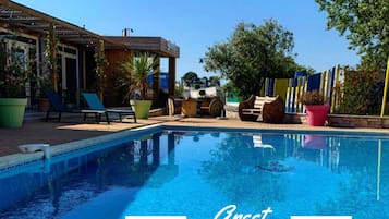 Outdoor pool, pool loungers