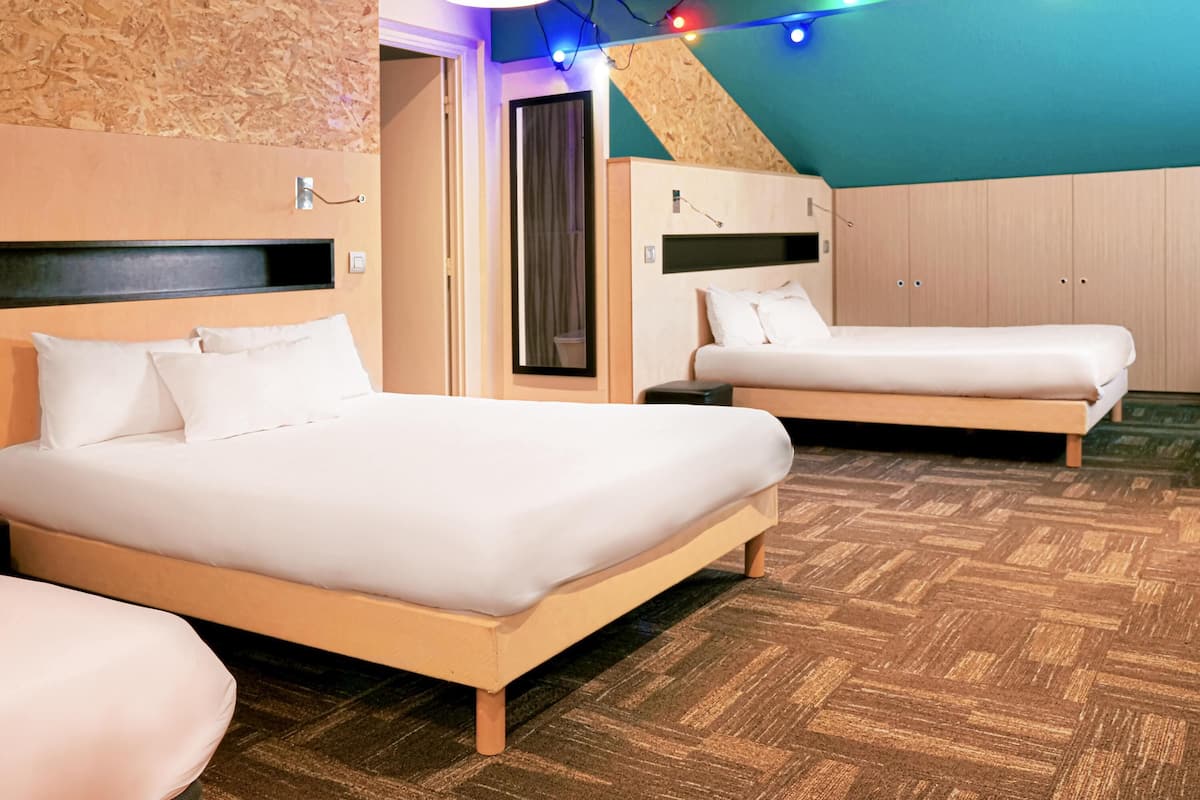 Chambre Familiale (4 people) | Bureau, Wi-Fi gratuit, draps fournis