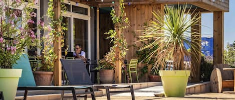 المنشأة من الخارج