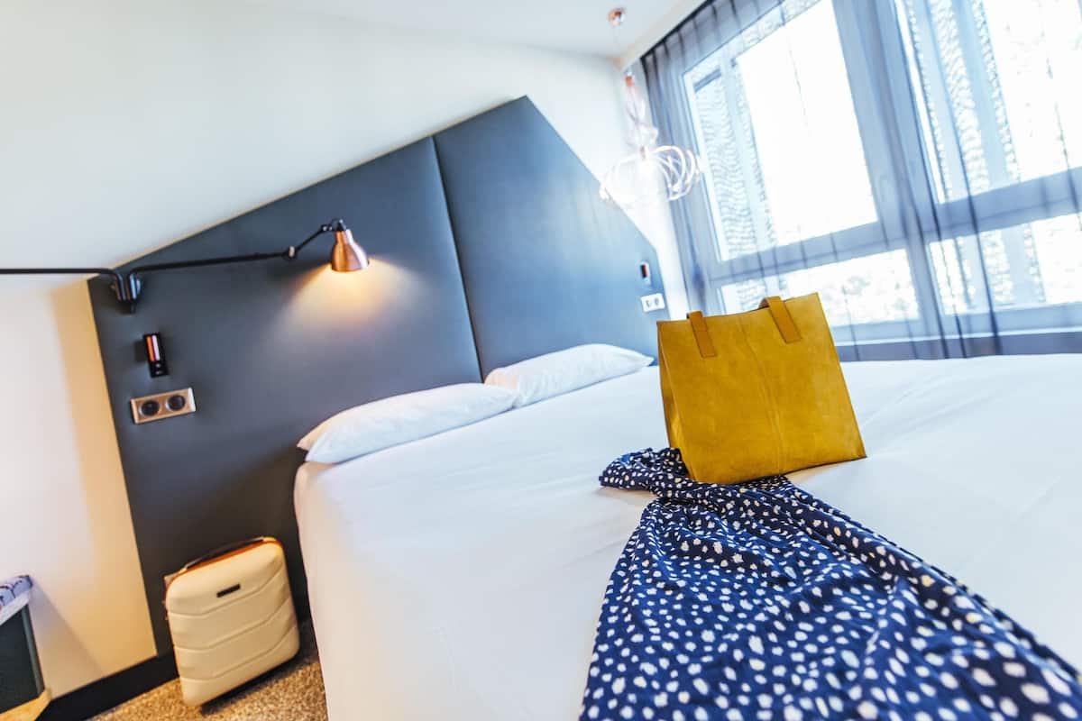 Standard Room, 1 Katil Kelamin (Double) | Peralatan tempat tidur premium, dihias secara berasingan
