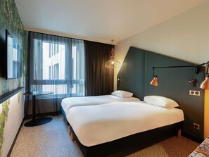 Standard Room, 2 Twin Beds | Premium bedding, laptop workspace, blackout drapes, soundproofing