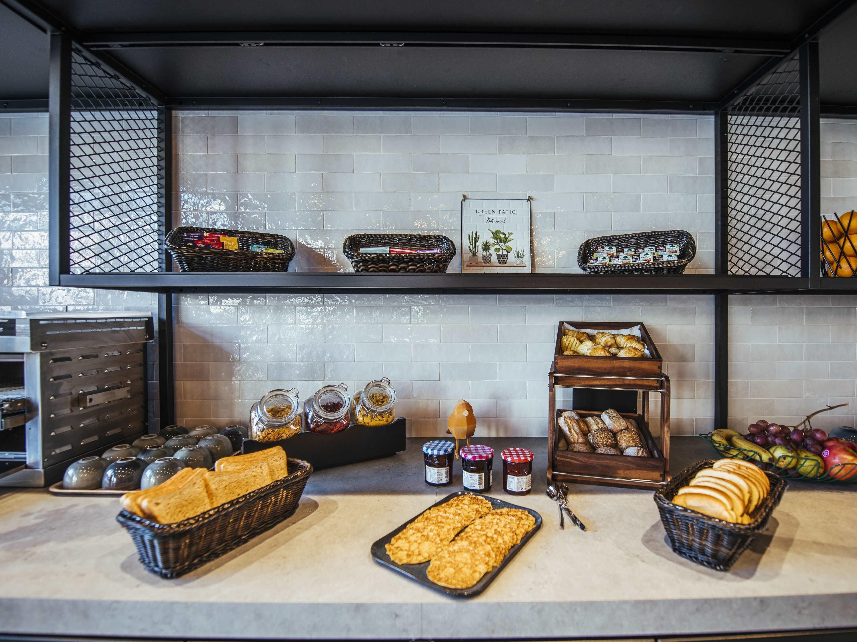 Free daily continental breakfast 